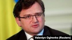 Сьогодні зі спільним візитом в Україні перебувають очільники МЗС Молдови та Грузії, Ауреліу Чокой і Давід Залкаліані (на фото: Дмитро Кулеба)