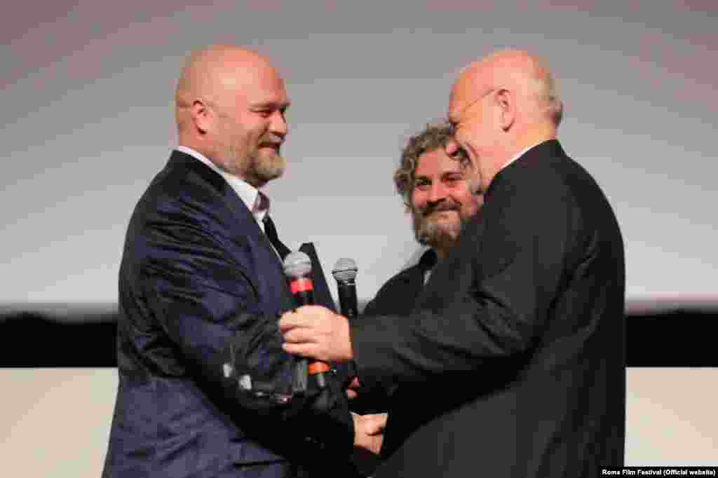 Режиссер Алексей Федорченко получает награду "Марк Аврелий будущего"