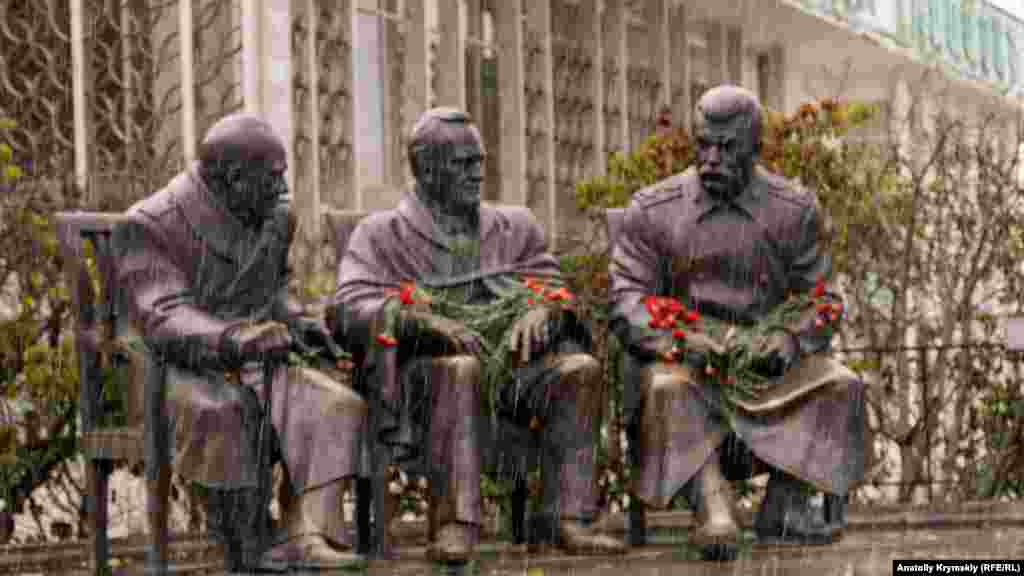 «Большая тройка» в сетке мокрого снега