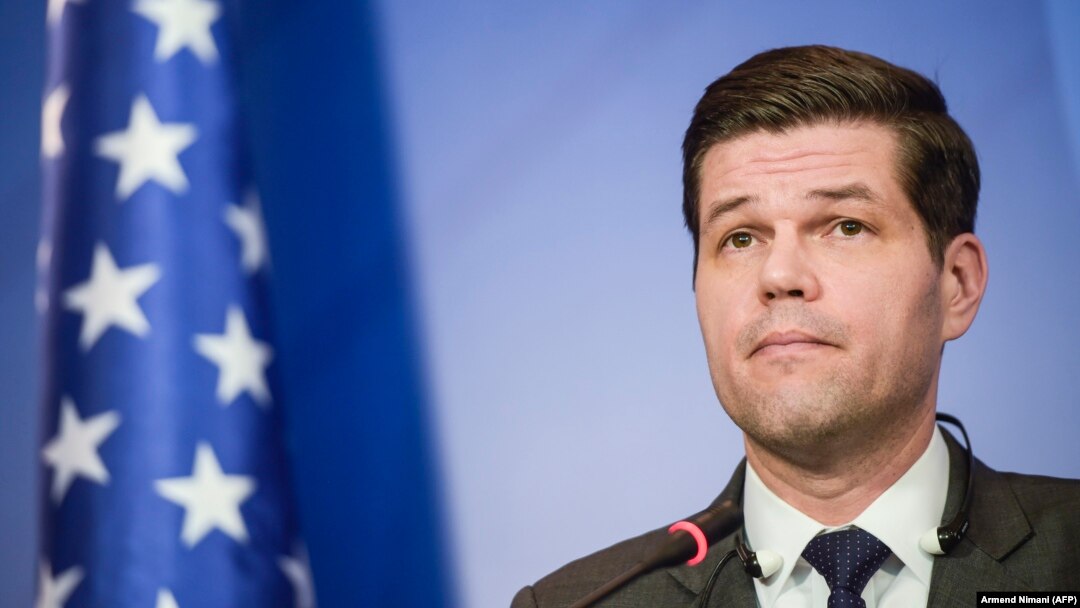 Trajno rešenje je ono koje će dogovoriti obe strane međusobno: Ves Mičel