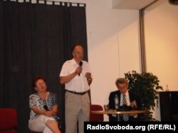 Виступає Іван Яцканин