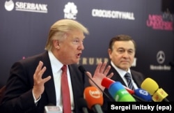 Президент США Дональд Трамп (ліворуч) і Арас Агаларов, батько співака Еміна Агаларова (праворуч), 2013 рік