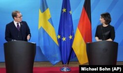 Міністр закордонних справ Німеччини Анналена Бербок (праворуч) і керівник МЗС Швеції Тобіас Більстрем. Берлін, 10 листопада 2022 року