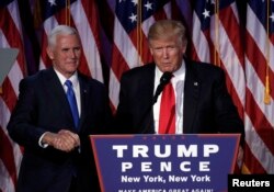 Майк Пенс та Дональд Трамп після оголошення результатів виборів, 9 листопада 2016 року