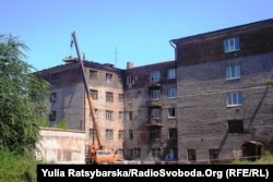 Одно из общежитий для переселенцев, реконструкцию которого профинансировал Евросоюз. Лето 2016-го, продолжается реконструкция