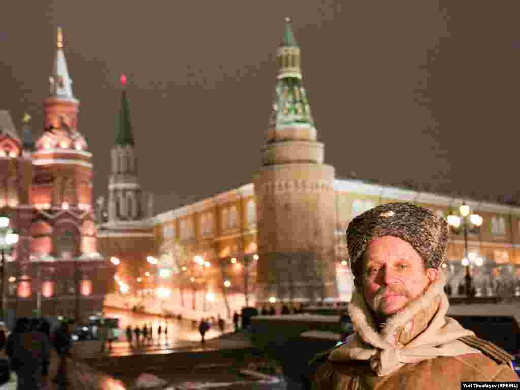 ... но "Погулять по Манежной" никому не удалось