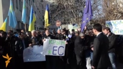 Крымский Евромайдан: как в Симферополе митинговали за и против евроинтеграции (видео) Крымский Евромайдан: как в Симферополе митинговали за и против евроинтеграции (видео)