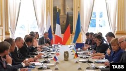 Франция. Делегации Германии, России, Украины и Франции в "нормандском формате". Париж, Елисейский дворец, 02.10.2015