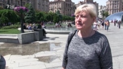 «Стало більше цукерок». Три роки президентства Порошенка (опитування)