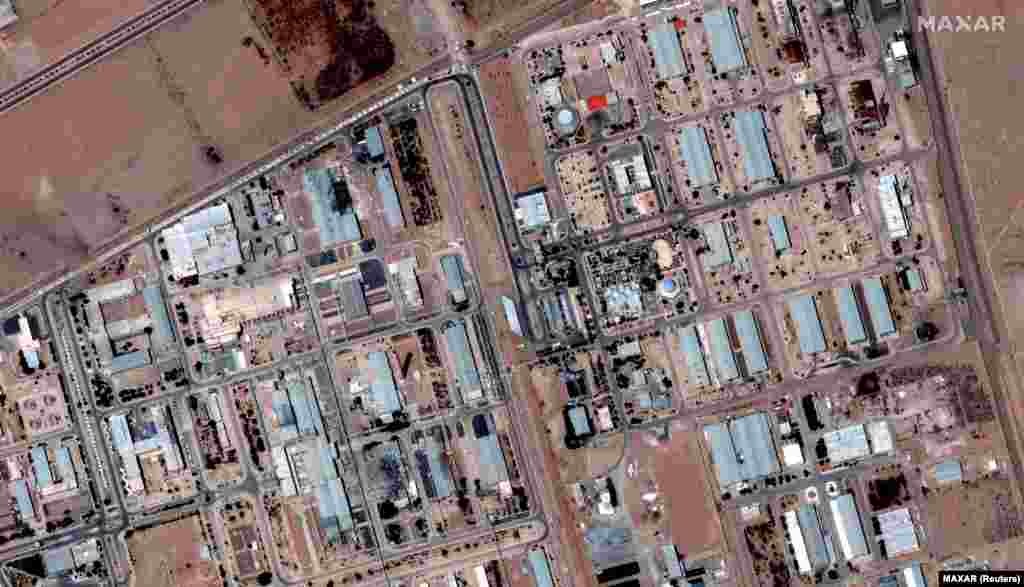 Satelitski snimak postrojenja za obogaćivanje u Isfahanu od 19. juna i drugi snimak napravljen 22. juna nakon američkih napada.