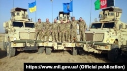 За даними Міноборони, до складу тренувально-дорадчої місії НАТО «Рішуча підтримка» в Афганістані входив 21 військовослужбовець Збройних сил України