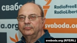 Александр Алесин в студии Белорусской редакции нашей радиостанции