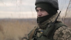 Постріл снайпера по українських військових на териконі біля міста Золоте Постріл снайпера по українських військових на териконі біля міста Золоте