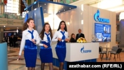 Президент Медведев в предвыборном запале поднял руку на святое - на интересы высших чиновников в крупнейших компаниях