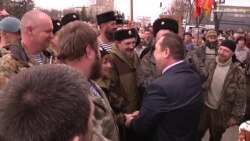 «А можна знову захопити Луганське СБУ?». Козак Дрьомов потискає руку «злодію» Плотницькому «А можна знову захопити Луганське СБУ?». Козак Дрьомов потискає руку «злодію» Плотницькому