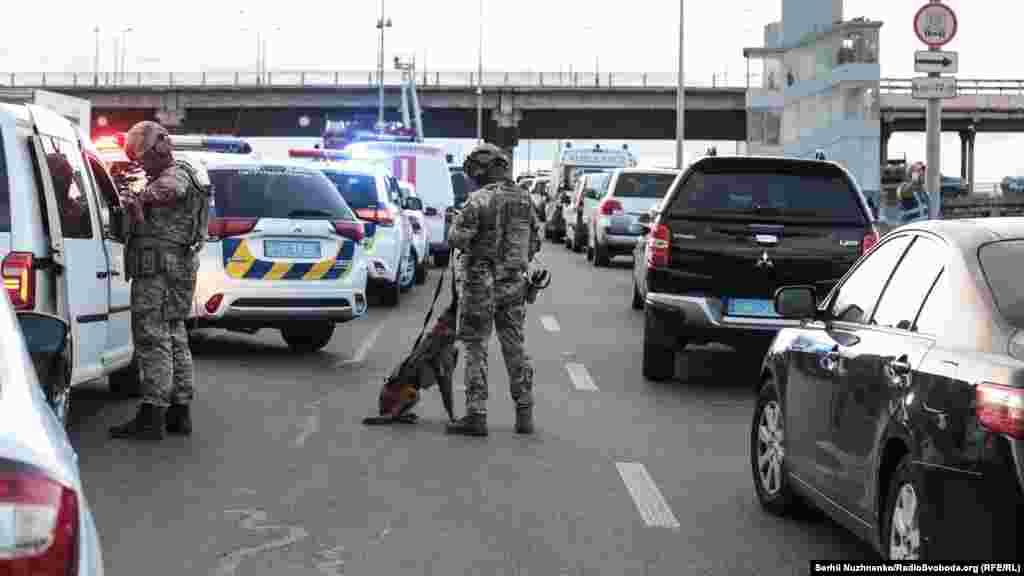 На місце події прибув підрозділ Національної поліції для вирішення надзвичайних ситуацій «КОРД»
