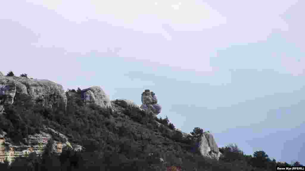 «Сфинкс» на горе Чобан-Кая за восточной окраиной села