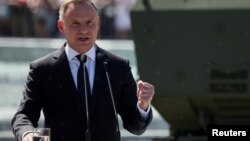Водночас президент Польщі вважає, що вступ України в НАТО, поки триває повномасштабна війна з Росією, є неможливим