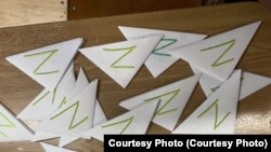 Письма с Z-символикой, который учительница рисовала вместо детей