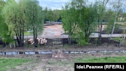 Парк, где был торжественно заложен камень в основание будущей мечети, сейчас выглядит так.