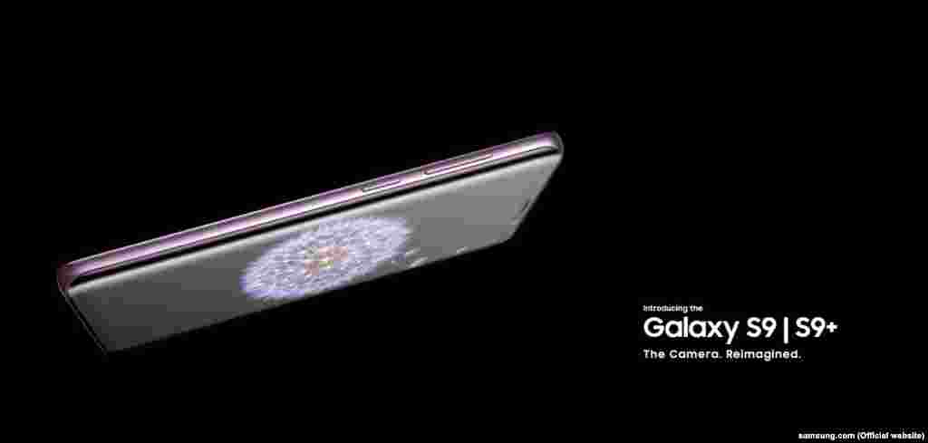 Samsung Galaxy S9 Компанія Samsung презентувала новий телефон, який, за словами розробників, має набагато кращу камеру, ніж минула версія S8. Гаджет також залучив можливості доповненої реальності, які раніше представив і iPhone X.