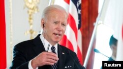 ولسمشر بایډن د مې پر ۲۳مه په ټوکيو کې خبرې غونډې ته وويل د روسيې له لوري پر ولسي زيربنا لکه ښوونځيو، تياټرونو، روغتونونو او موزيمونو یرغل د پوتين اصل اراده ښيې چې کله هغه د فبرورۍ پر ۲۴مه نېټه يرغل پيل کړ.