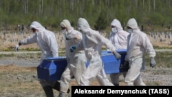 Уперше понад 700 смертей від COVID-19 у Росії зареєстрували 6 липня. Відтоді показник нижче цієї позначки не опускався