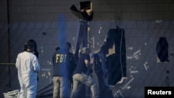 На месте массового убийства в Орландо (12 июня 2016 года)