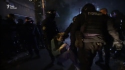 Справа Шеремета і сутички з поліцією під Шевченківським судом. Є постраждалі – відео Справа Шеремета і сутички з поліцією під Шевченківським судом. Є постраждалі – відео