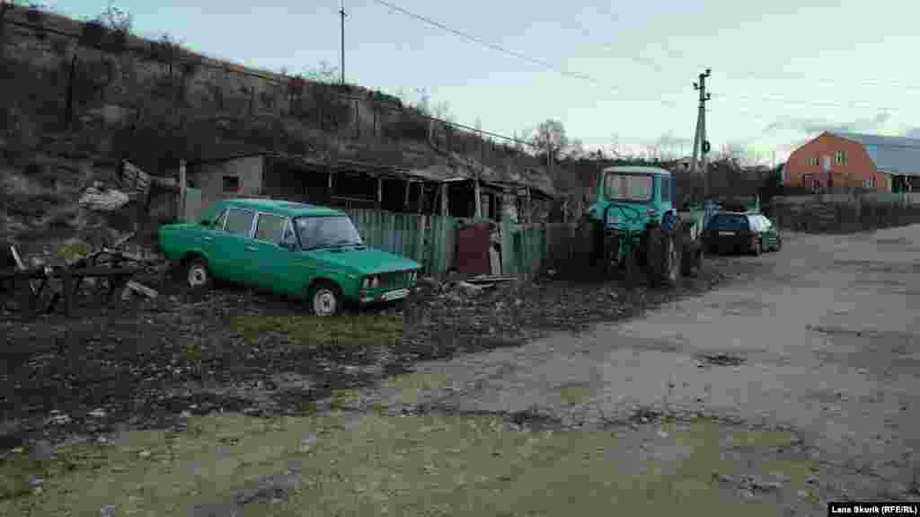 На нецентральных улицах асфальт есть лишь «частично»