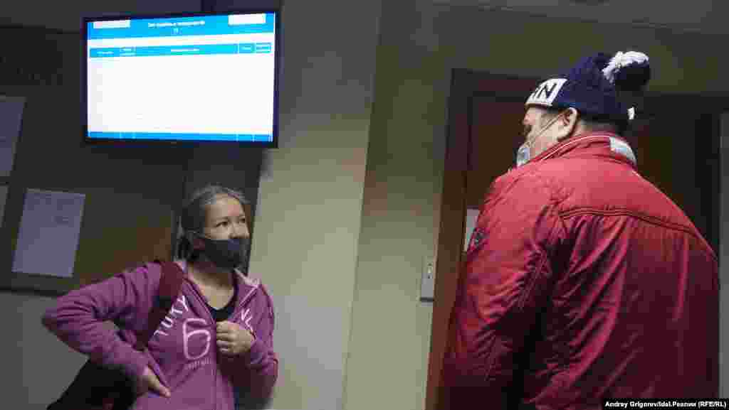 Истица, опоздавшая к началу процесса. 