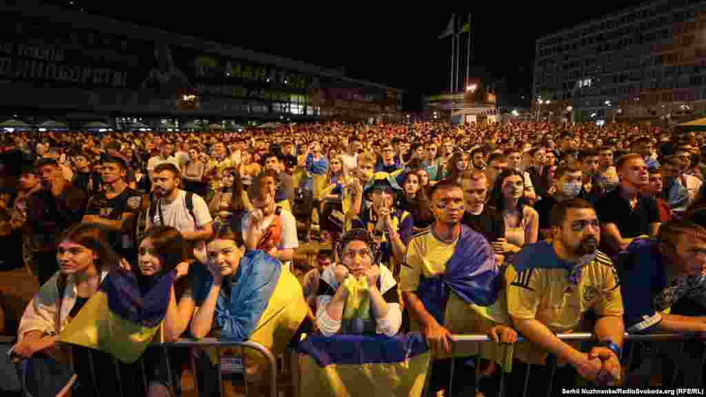 Вболівальники у фан-зоні в Києві  