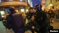 Наразі відомо про 125 затриманих.