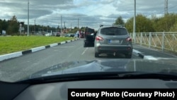 Очередь автомобилей на границе между Ленинградской областью и Финляндией