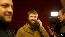 У ніч на 22 вересня стало відомо про обмін полоненими між Україною та РФ. Україна повернула з російського полону 215 військових, 108 з них – бійці полку «Азов».