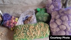 Зараз корм часто доставляють волонтери та місцеві жителі