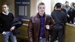 Белорусский госканал показал новые кадры с Протасевичем Белорусский госканал показал новые кадры с Протасевичем