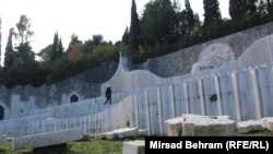 Oskrnavljeno Partizansko spomen-groblje u Mostaru