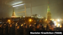 Оцепление у Кремля после митинга оппозиции "За честные выборы", 10 декабря 2011 года