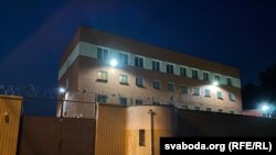Журналісти провели ніч у слідчому ізоляторі на вулиці Окрестіна в Мінську