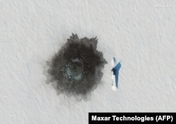 Російська субмарина в Арктиці. Сателітне фото. 27 березня 2021 року