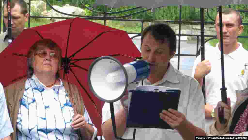 Организатор акции – глава общественной организации «Український дім» Андрей Щекун