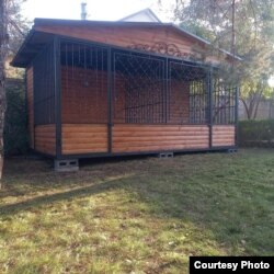 Вольєр для утримання собак, за який Олег Друзь заплатив 300 тисяч гривень. Від джерел Радіо Свобода у правоохоронних органах