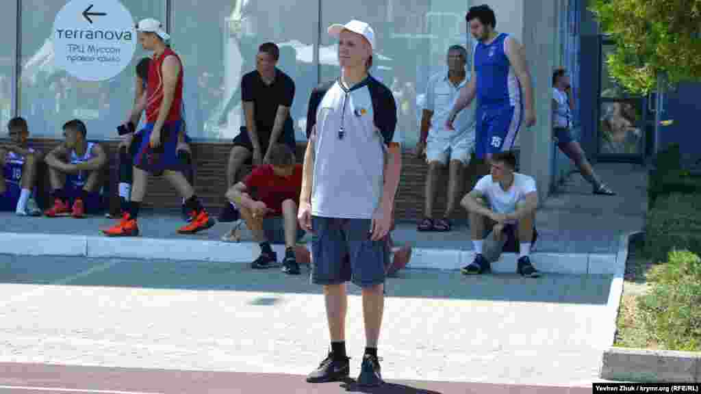 Суддя «на посту» і бачить усе