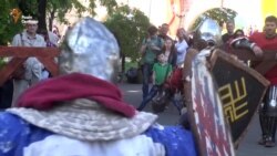 Лицарі часів середньовічної Європи завітали в Одесу (відео) Лицарі часів середньовічної Європи завітали в Одесу (відео)