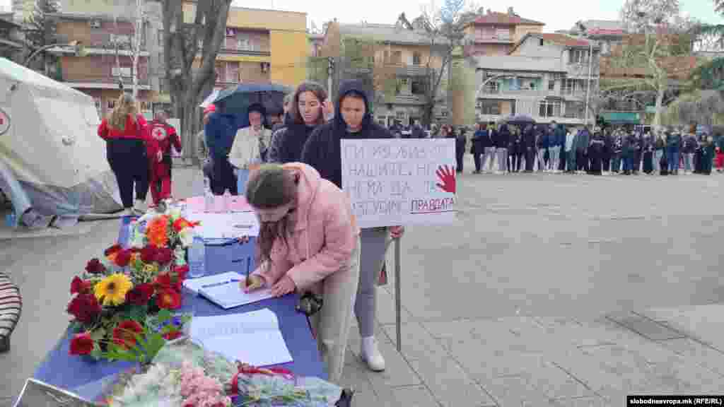 Kočani, odavanje počasti poginulima u požaru, 17.3.2025.