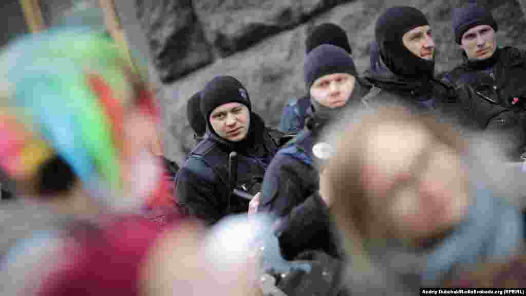 Під час «Конопляного Маршу свободи 2018» біля Кабміну. Учасники мітингу вимагали законного доступу до лікування медичним канабісом та декриміналізації незначної кількості канабісу без мети збуту. Київ, 27 жовтня 2018 року ПЕРЕГЛЯНЬТЕ ФОЛТОГАЛЕРЕЮ