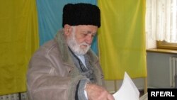 Голосування під час першого туру, 17 січня, на одній із дільниць в кримськотатарському селищі Кам'янка на околиці Сімферополя