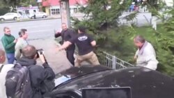 У Києві біля будівлі посольства Росії виникла сутичка (відео) У Києві біля будівлі посольства Росії виникла сутичка (відео)