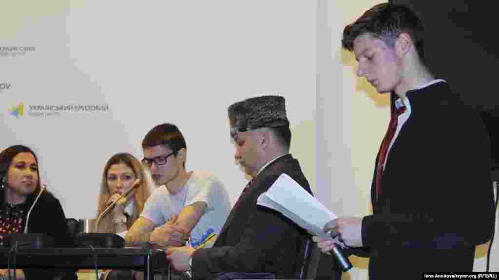 Сторона обвинения «говорила» со зрителем через актера, зачитавшего реальные свидетельства